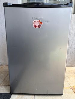 Hisense Mini Refrigerator in Platinum Steel with Freezer
