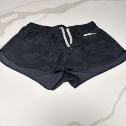 Vuori Women’s camo shorts (size S)