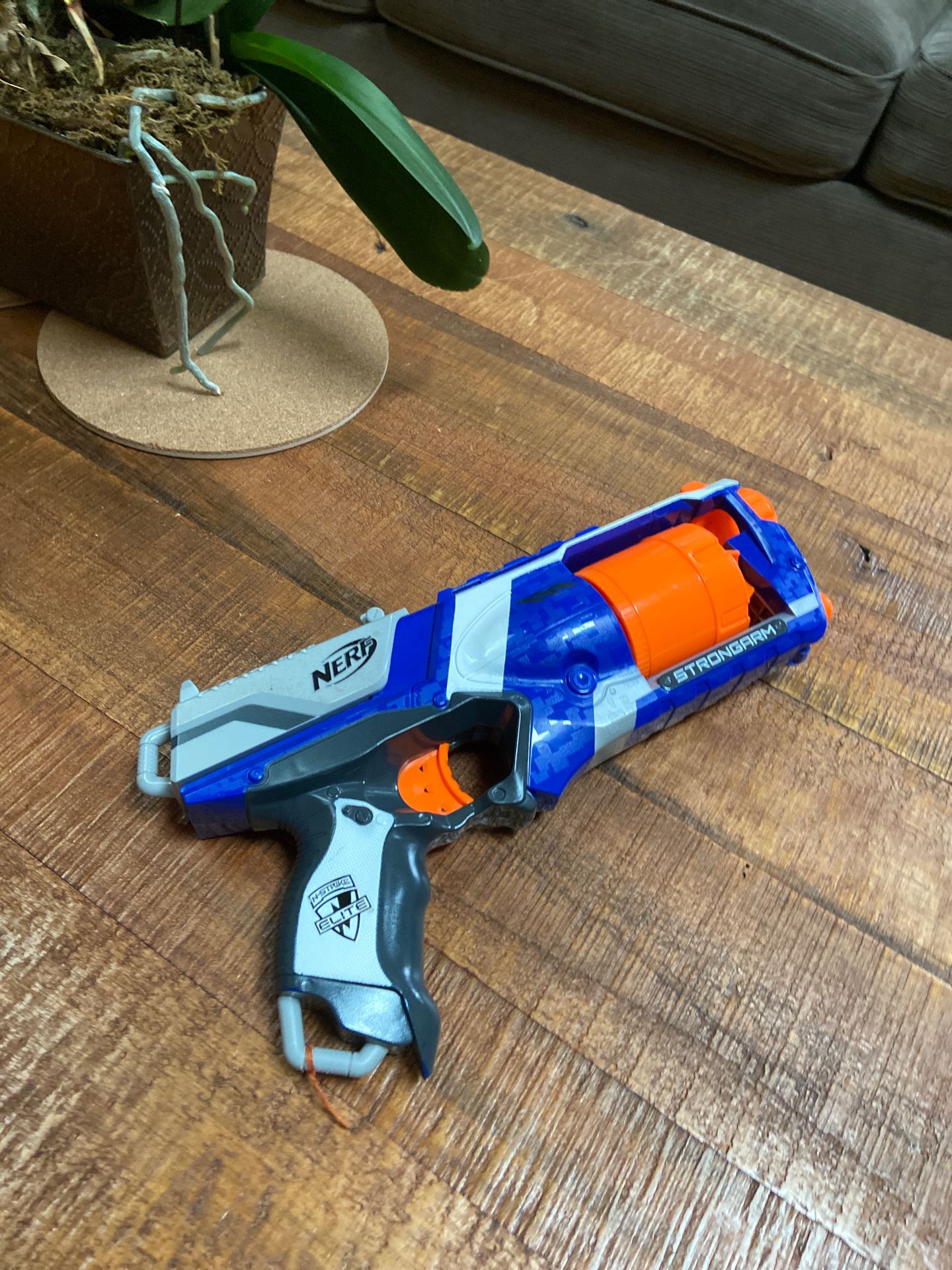 Strongarm nerf gun, comes with full mag