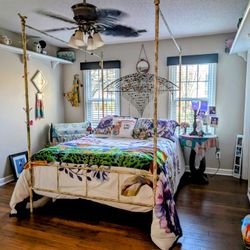 Canopy Bed with Queen And Box spring 