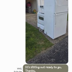 Free KItchen  Appliances! (Non Working Refrigerator) Working Stove And Microwave 