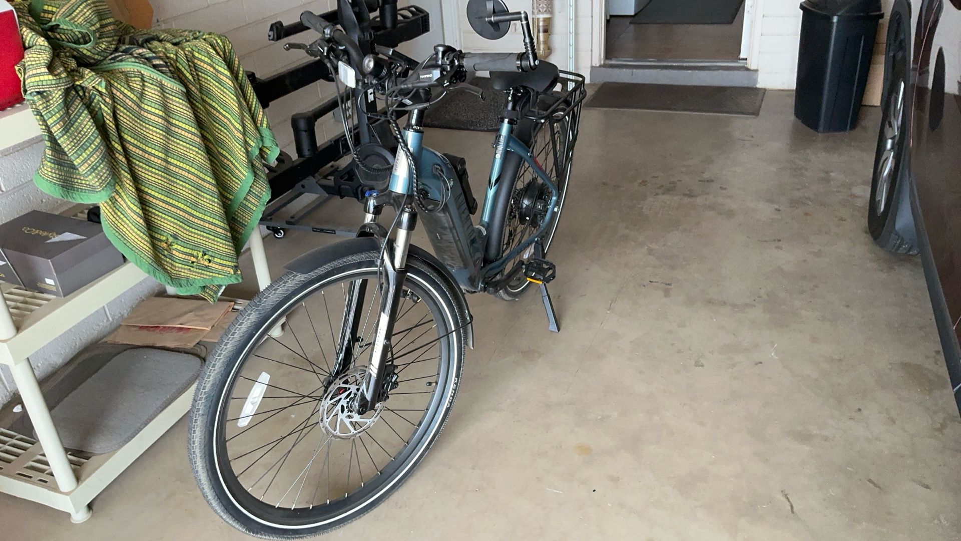 Level 2 Aventon Electric Bike With Battery Charger 