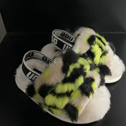 New Toddler Uggs Slides 