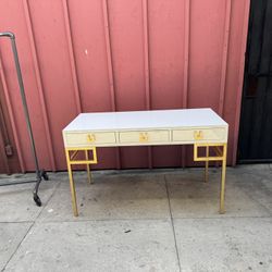 Office desk white