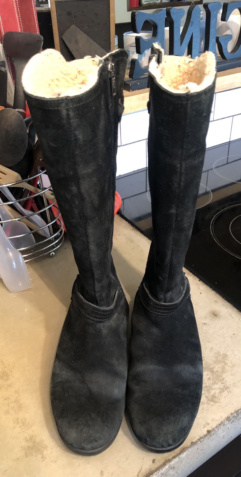 UGG Womens Size 8 Boots