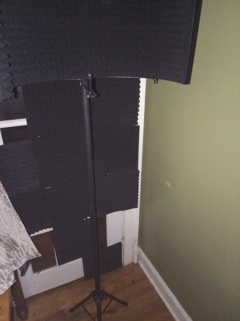 Mic Stand w/ Sound Proof Shield