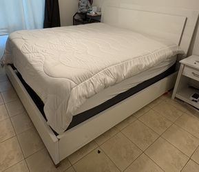 KING SIZE BED AND Dresser