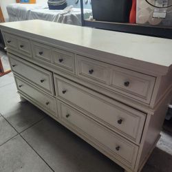 Pier 1 Ashworth Antique White 7 drawer dresser