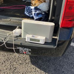 Sony IPhone port Charger FM AM Clock radio 