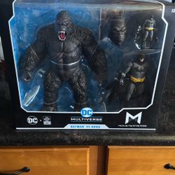 Batman Versus Kong  Mcfarlane DC MULTIVERSE