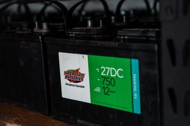 DEEP CYCLE /MARINES BATTERIES 