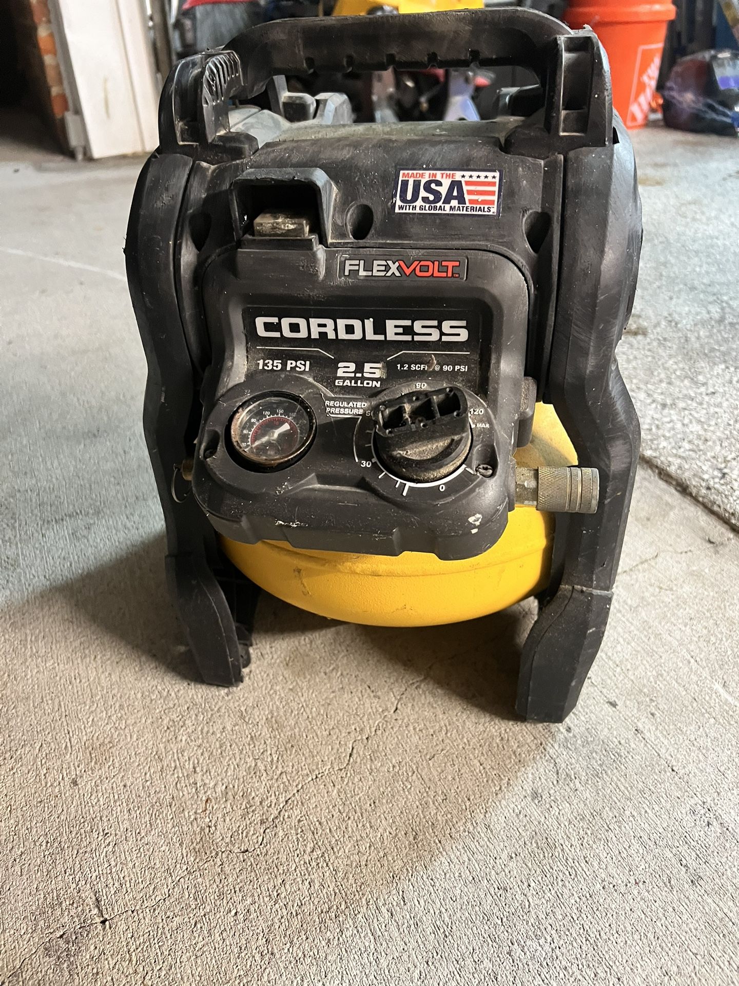 DeWalt cordless 135 psi 2.5 gallon compressor