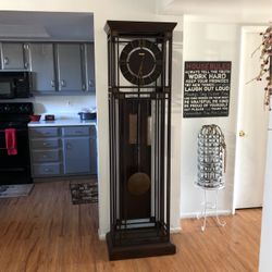 Howard Miller clock With Music Every 30 Mins