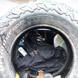 LT275/70r18 125/122R