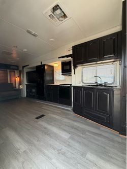 Keystone Montana Fifth Wheel Trailer Priced to sell