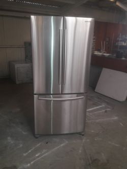 refrigerator brand Samsung ice marker 3 months warranty delivery and installation