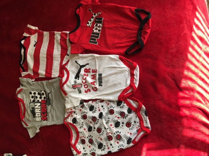 Lots of baby clothes !