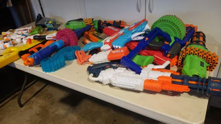 Nerf guns 10 Large Plus 5 Squirt guns