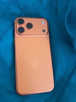 Used iPhone 17 pro max orange $1270 or 17 pro orange $1150 unlocked like new I can deliver bring it to you now