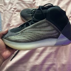 Yeezy QNTM Barium