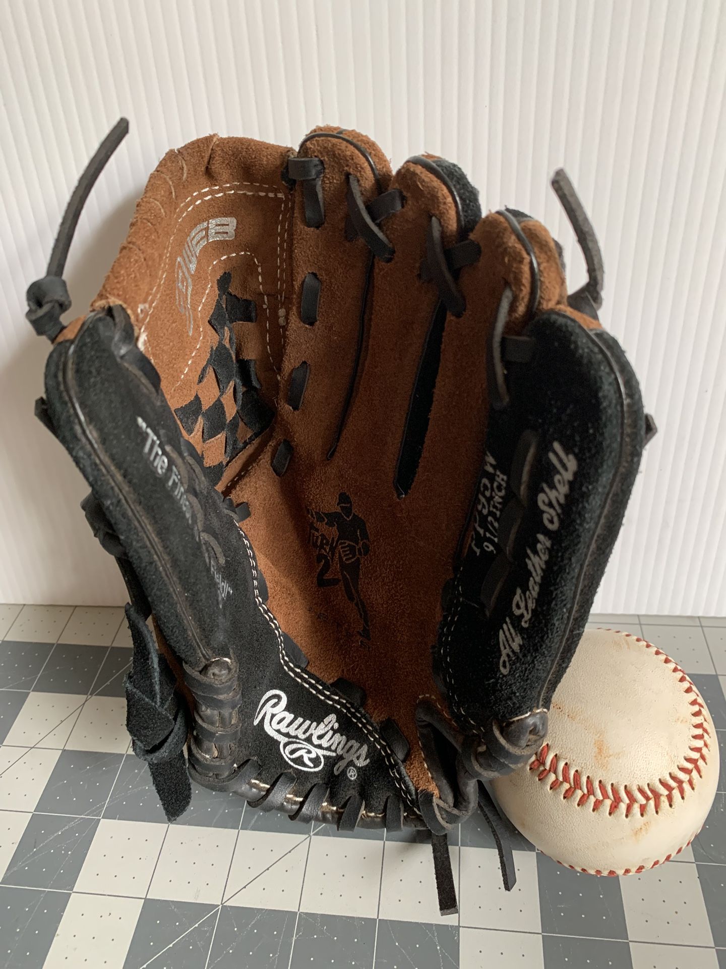 Rawlings 9 1/2 inch Little League Baseball Glove