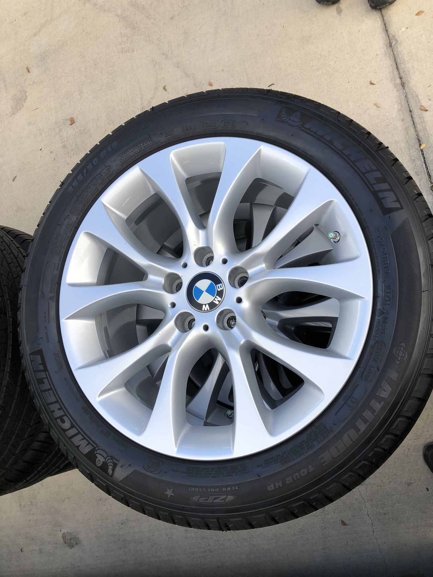 255/50R19 Michelin tires and BMW X5 rims