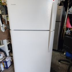 Frigidaire Refrigerator 66x30x30 
