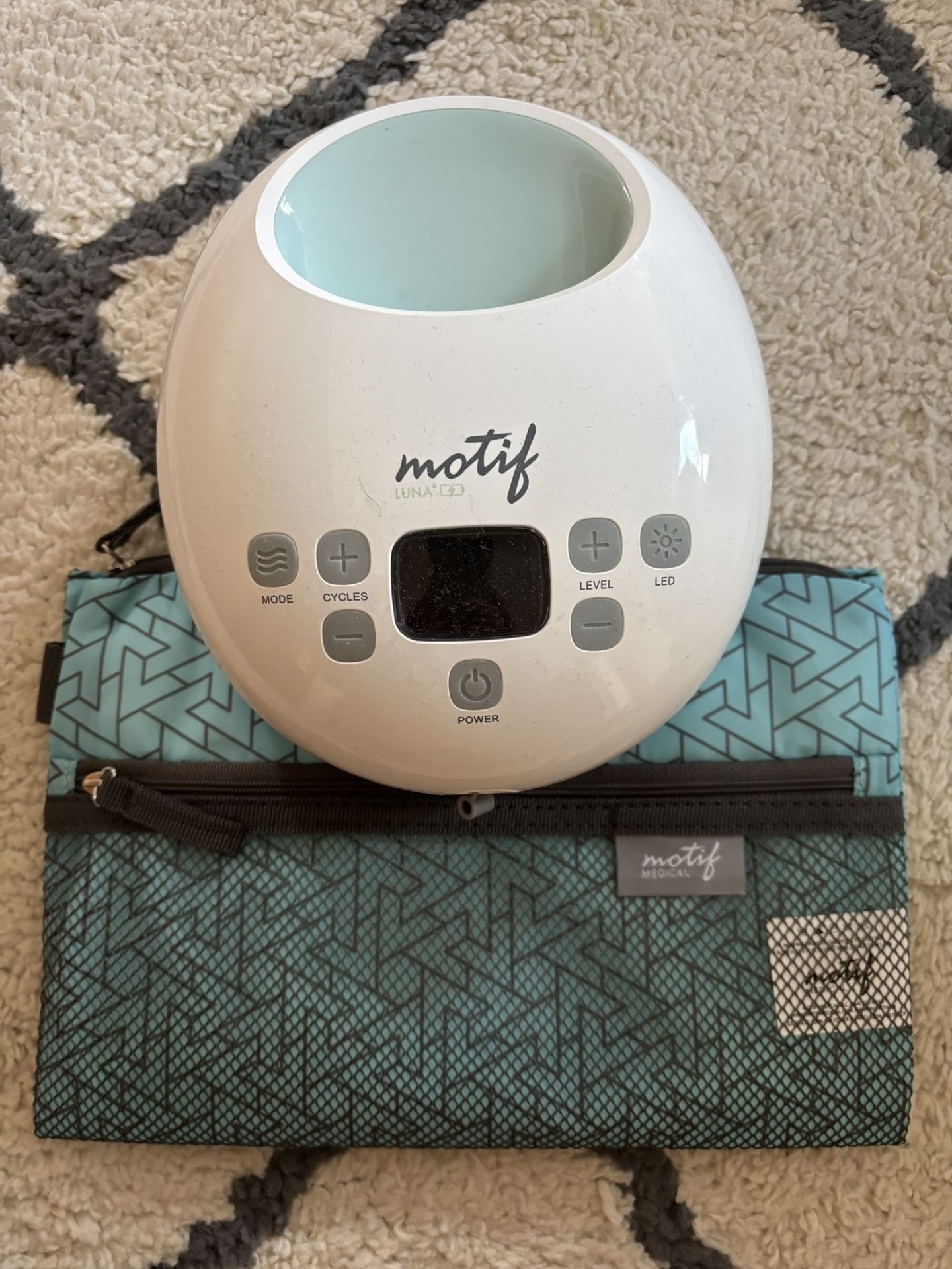 Motif Luna Rechargeable Pump