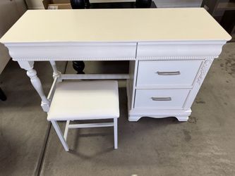 White Vanity / Writing Desk with Stool – Girls Bedroom