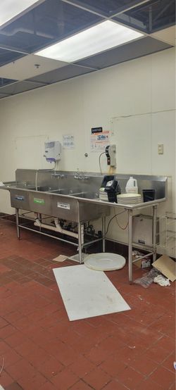 Three sink compartments