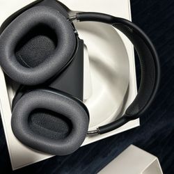 AirPod Max USB-c Charging/ Apple Watch Series 9 44mm