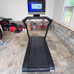 Plus Peloton-No Recall-Treadmill 
