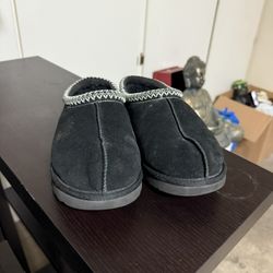 Ugg Women’s Black Tasman II’s Size 11