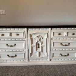 Thomasville 9 Drawer Dresser