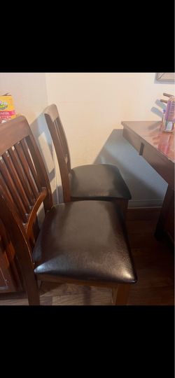 Dinner table /chairs NEED GONE‼️
