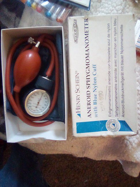 Aneroid Sphygmomanometer (Blood Pressure Cuff)