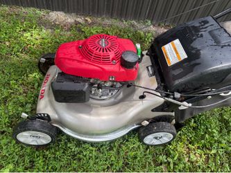 Lawn mower Honda start right up excellent condition rear wheel drive self propelled work great including mulching bag