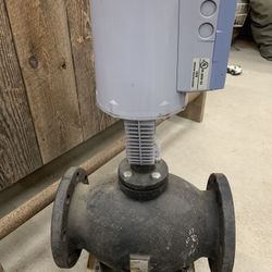 Siemens Electronic Spring Return Valve Actuator And Siemens 5” Flowrite 3 Way