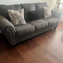 Sofá color gris