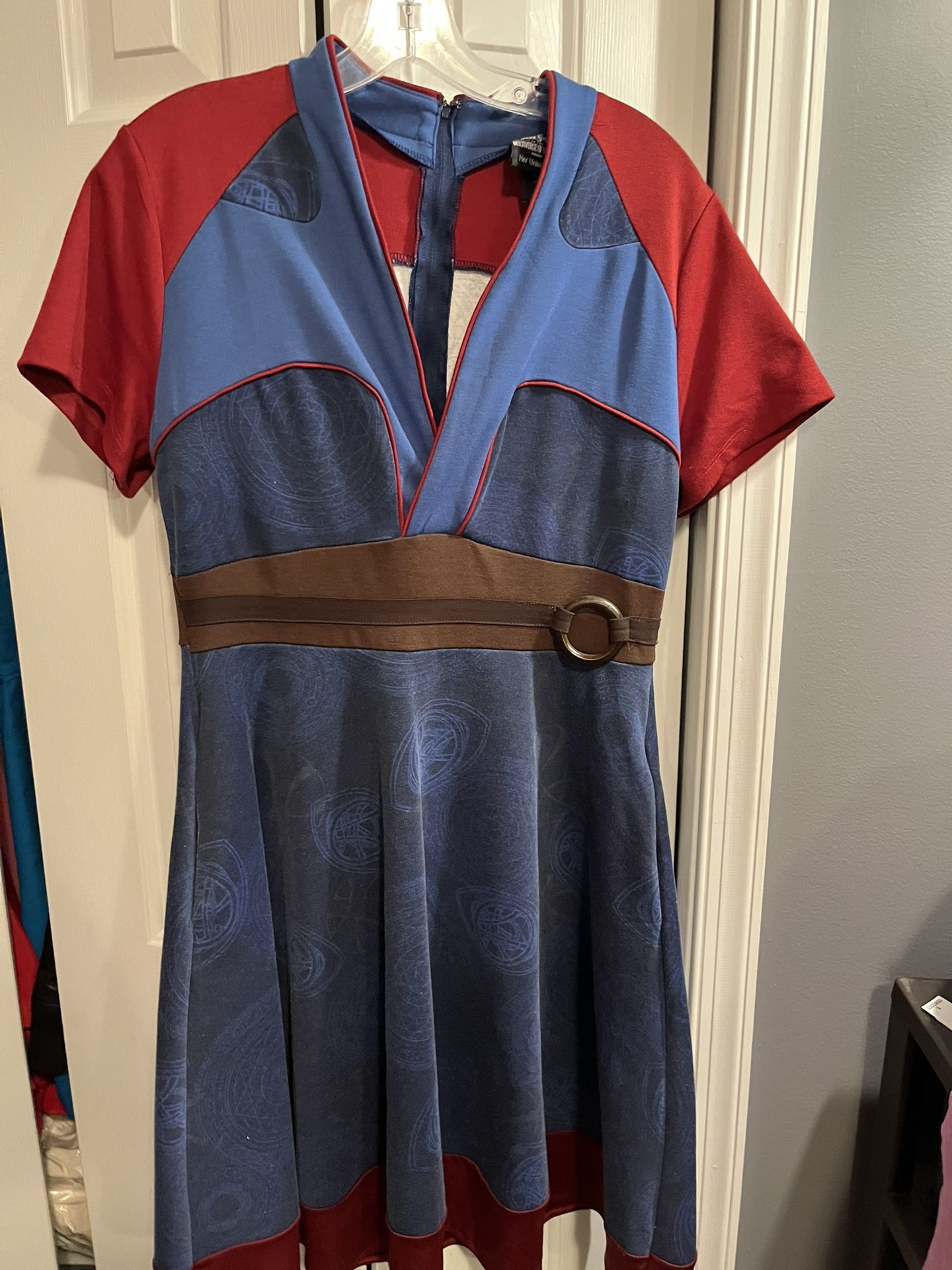 Her Universe, Doctor Strange Cosplay Dress XL