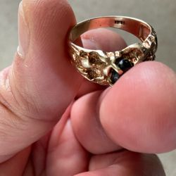 10 K Elvis Black Sapphire Ring Ventige