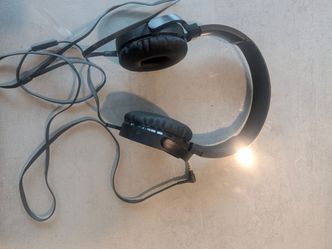 FREE A bunch of headphones