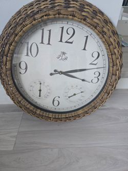 24-in Tommy Bahama clock with wicker frame