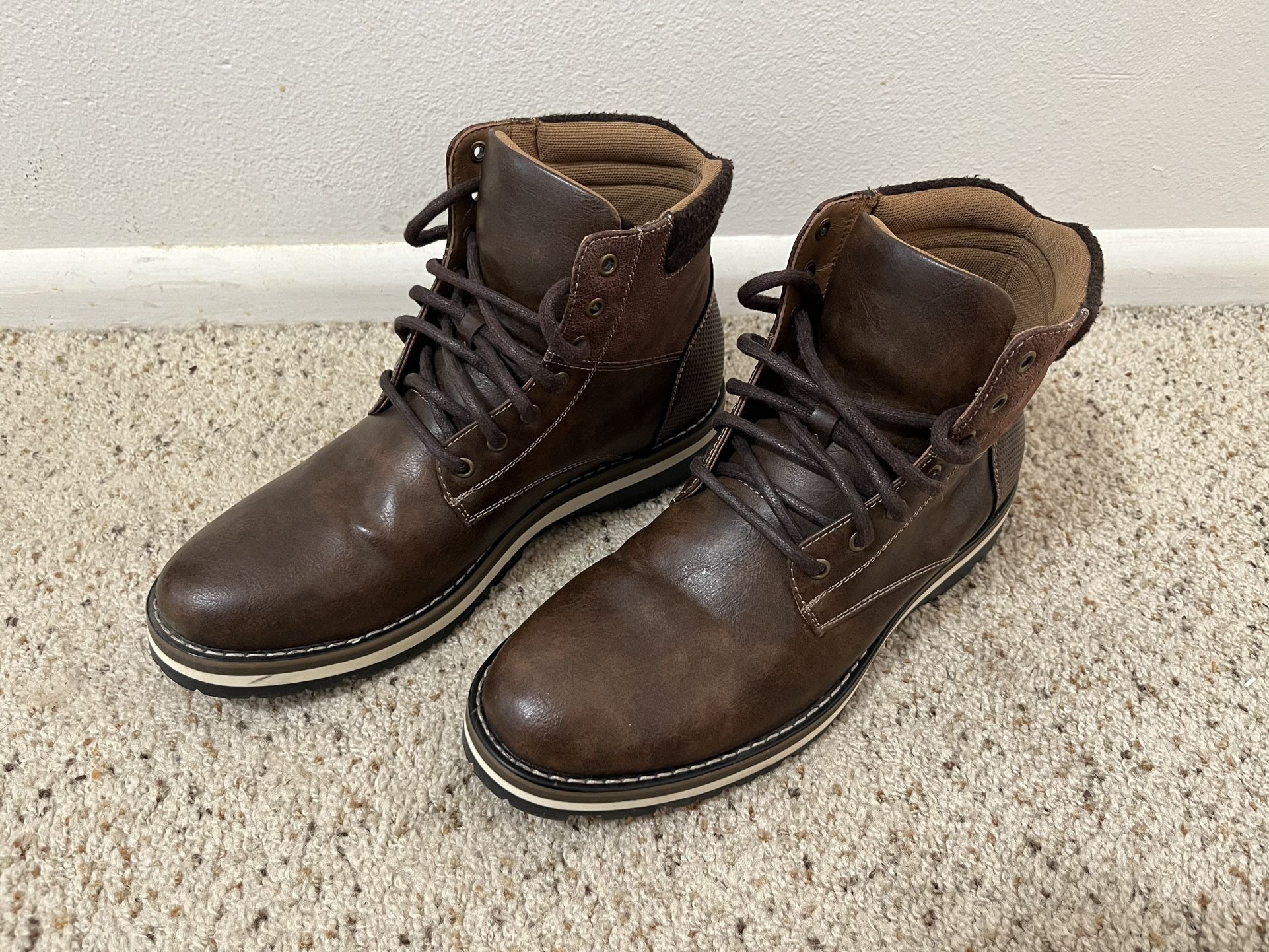 Men’s Size 9 Shoes/Boots — NEARLY BRAND NEW