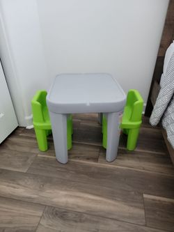 Step 2 Table w/2 chairs