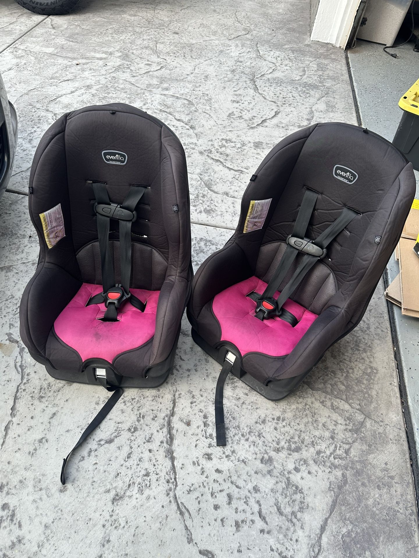 EvenFlo Toddler Carseat
