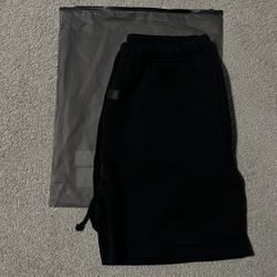 Black Essential Shorts Size M