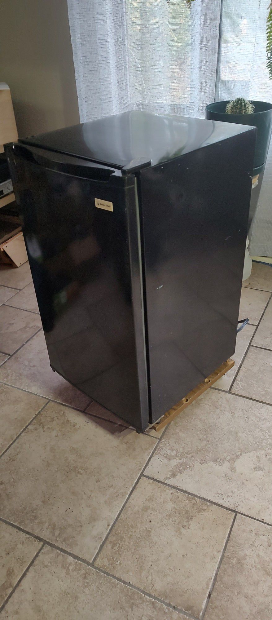 Refrigerator Magic Chef half sized 4.4 cubic feet