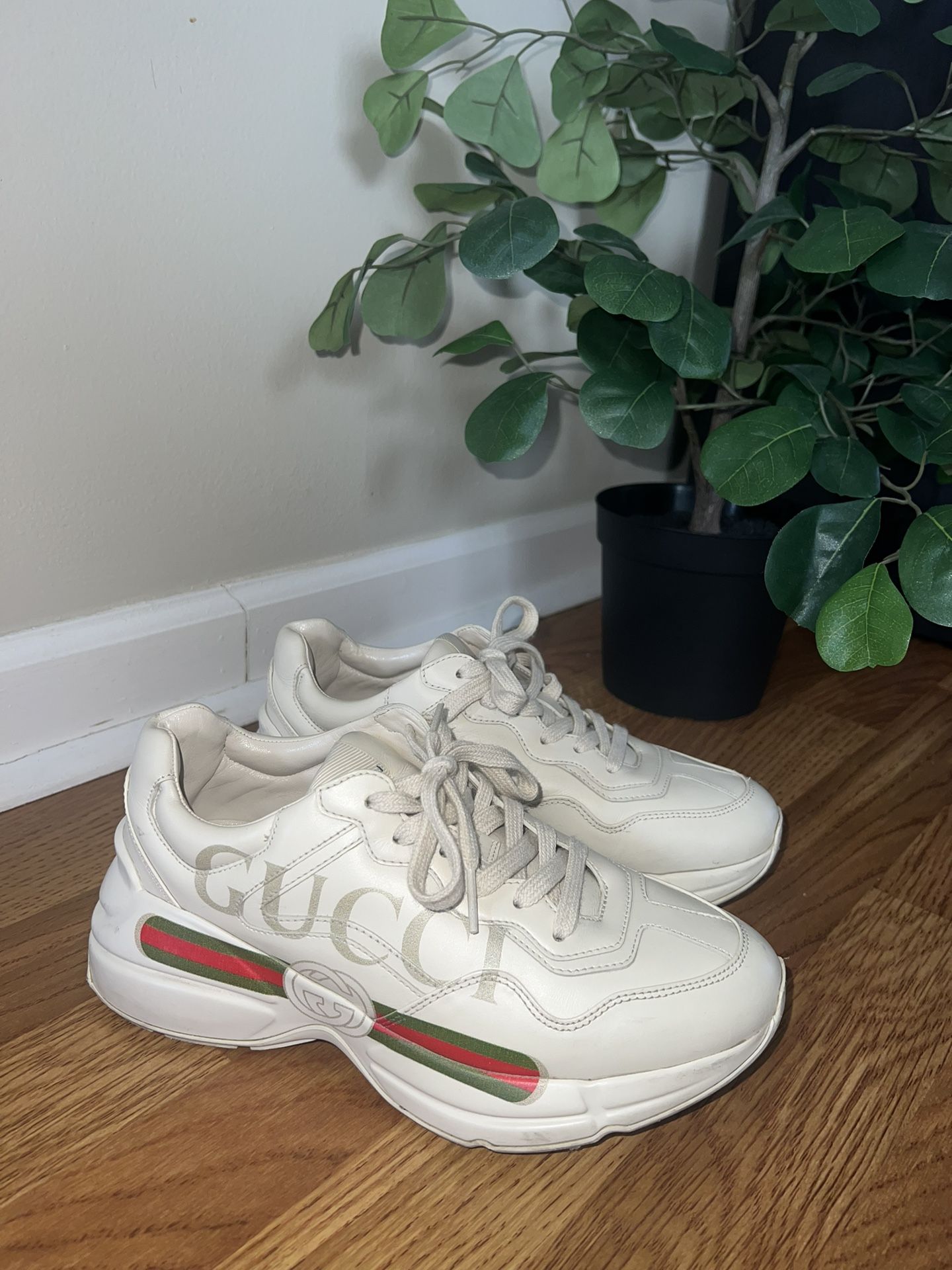 Authentic WOMEN'S RHYTON GUCCI LOGO LEATHER SNEAKER