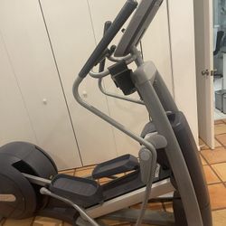 Precor EFX 576i Commerial Elliptical Like New Never Used Commercially